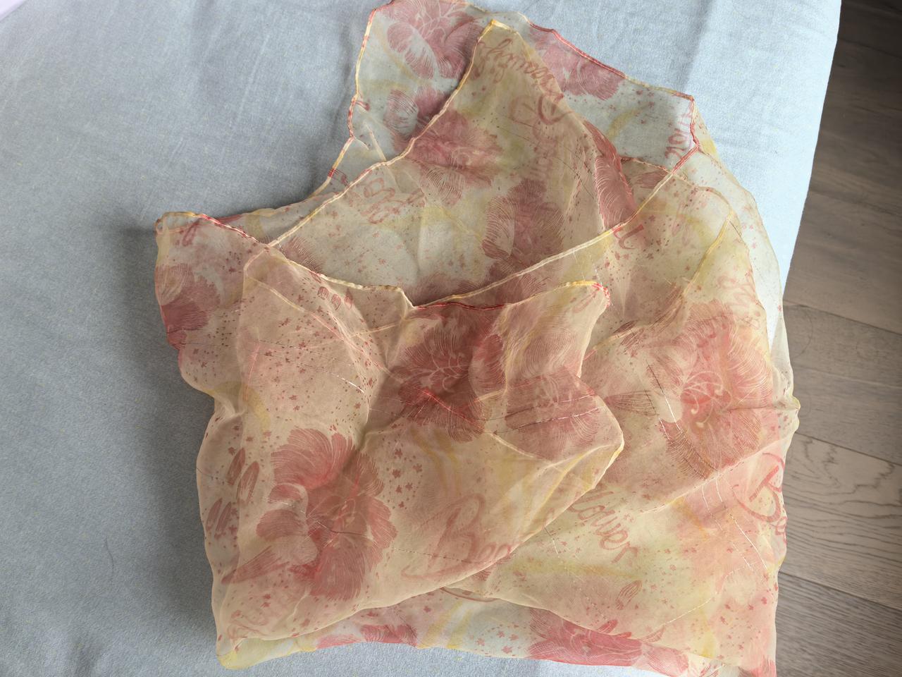 满天飞舞的柳絮，你想知道五十年前我是怎么防护的吗？
      早上出门看到满天