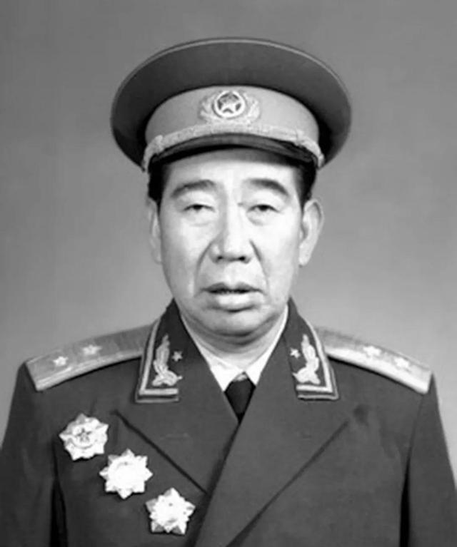 1955年，北京。

大授衔前夕，一张评级登记表放在杨国夫面前。

他拿起笔，思