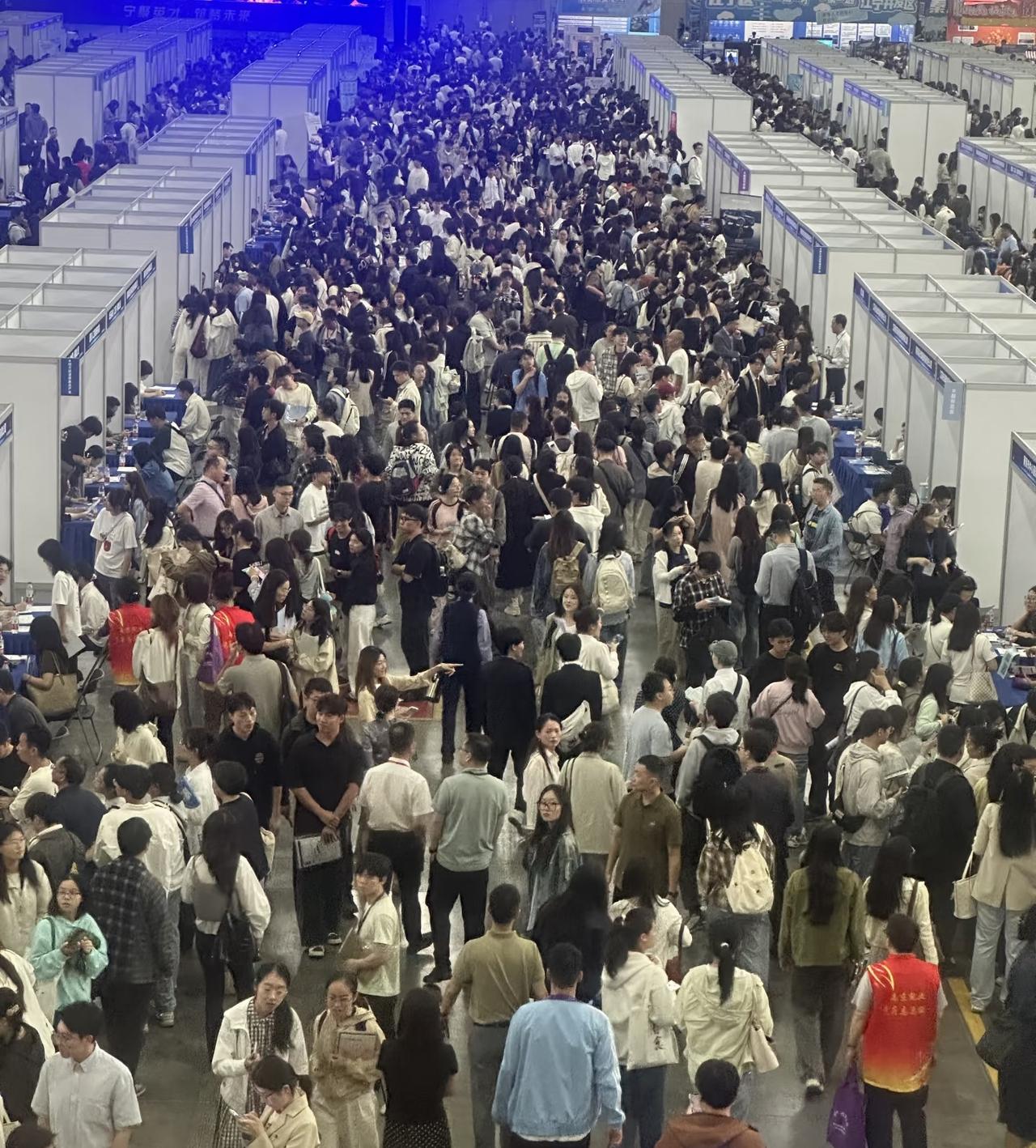 “双一流”高校本科招生人数未来几年变化：

2024年：扩招约1.9万人

20