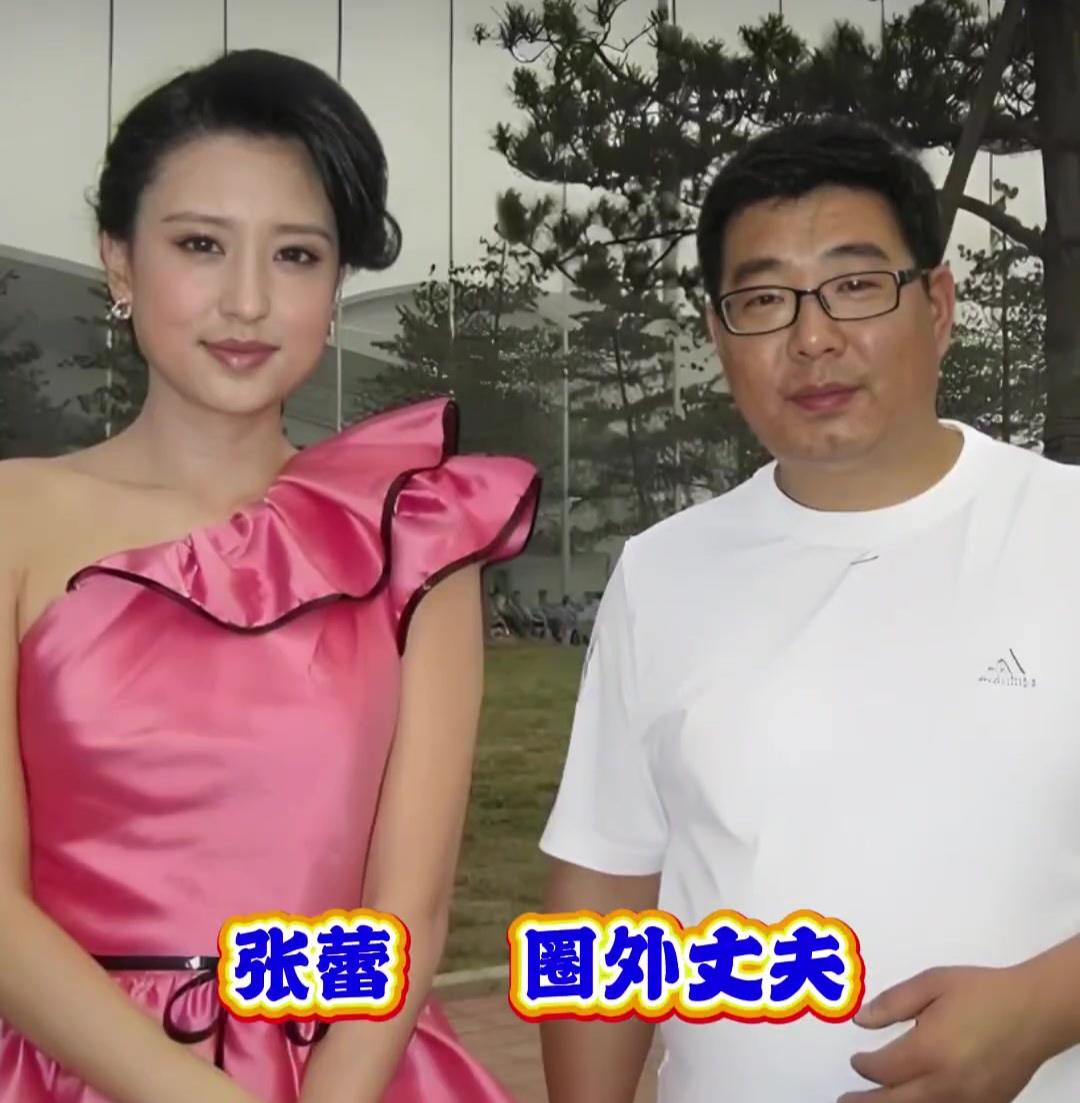 台前万丈光芒，幕后皆是寻常。
央视名嘴们的爱情，藏着成年人最清醒的浪漫：
不被光