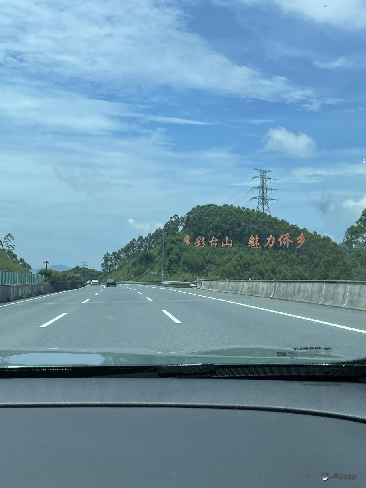 简单打个卡
今天回娘家，陪老妈过生，第一次亲手给妈妈做蛋糕，比不上蛋糕店的好看，