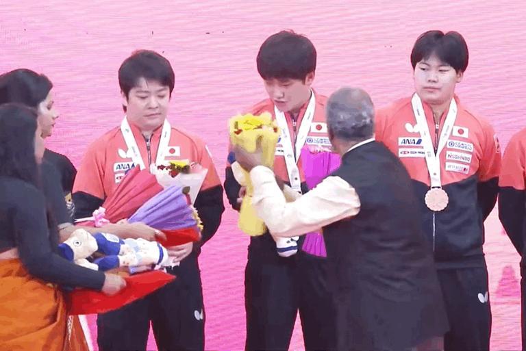 开朗小狗 ​​​