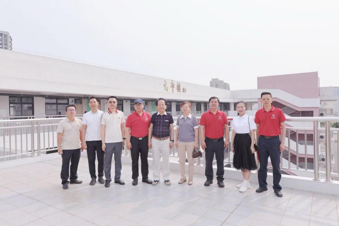 海南华侨中学光中楼揭幕仪式
​         4月19日举行，椰树集团创始人王