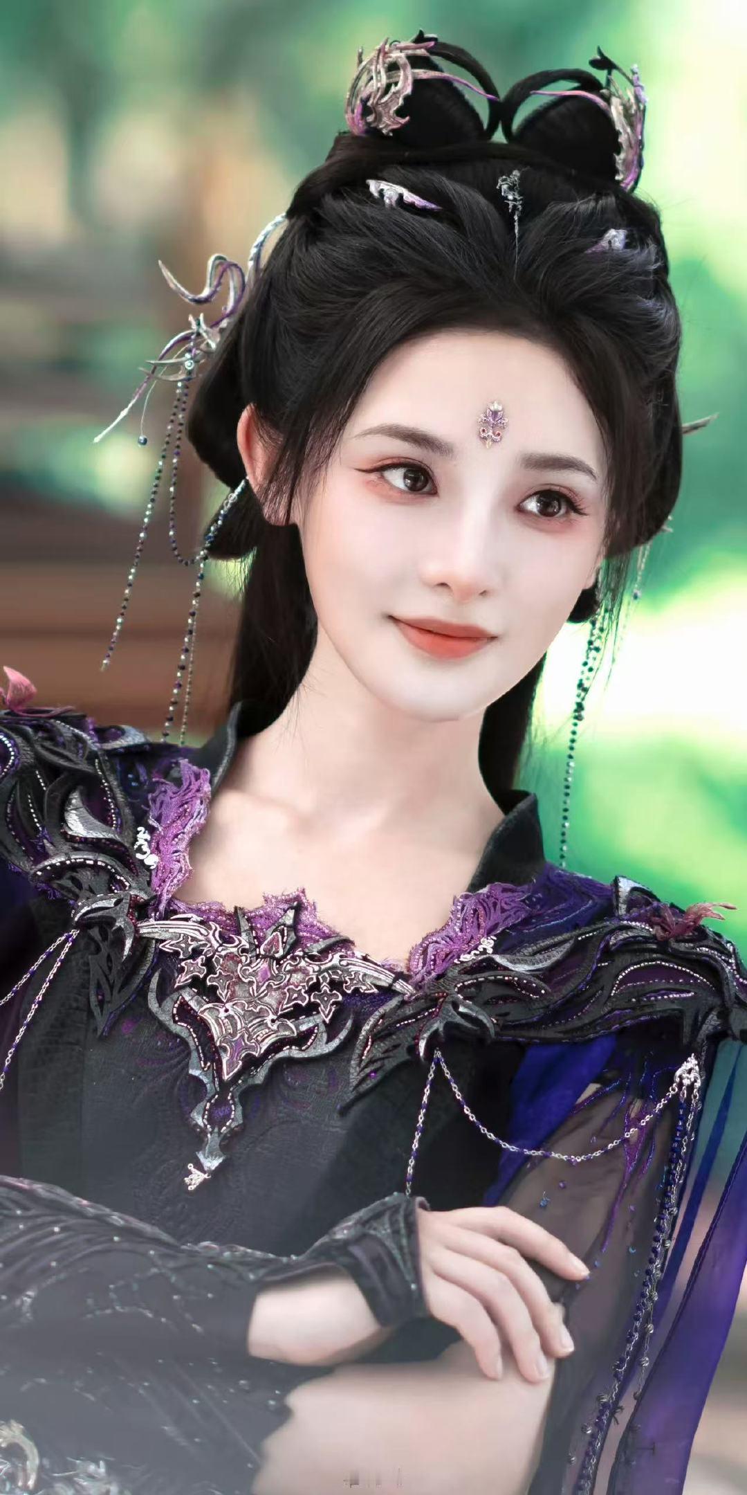 彭小苒嗓子里装了变声器吧 姐姐不愧是播音专业的，一段话秒切换3种声线别太牛了！ 