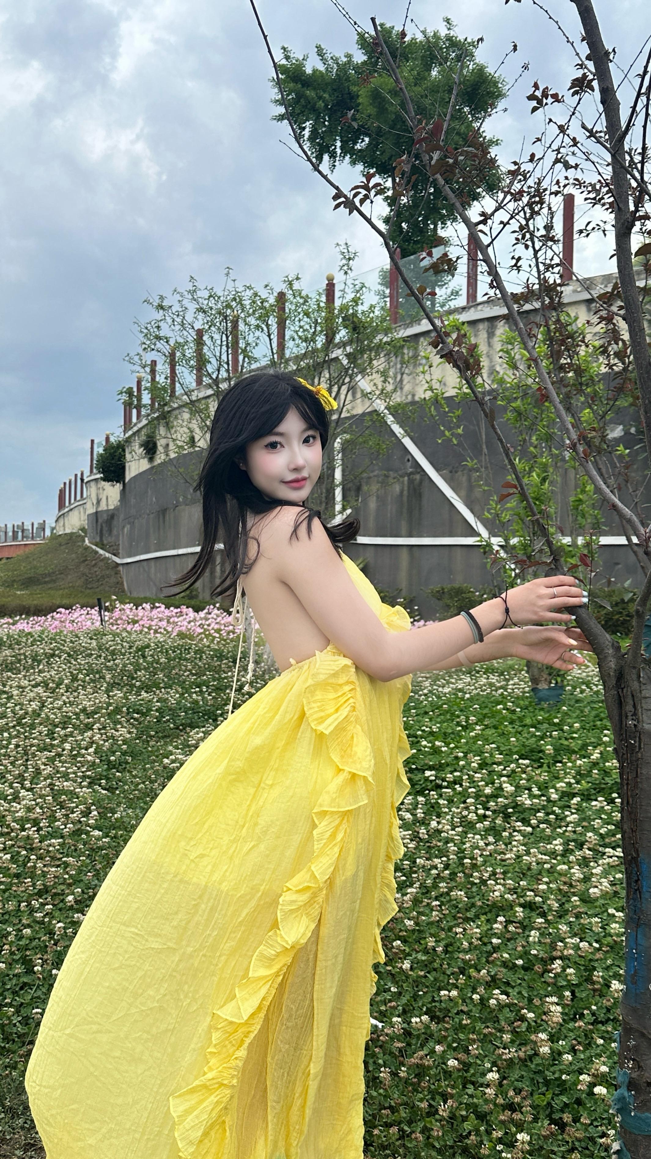 人随春好 春与人宜。