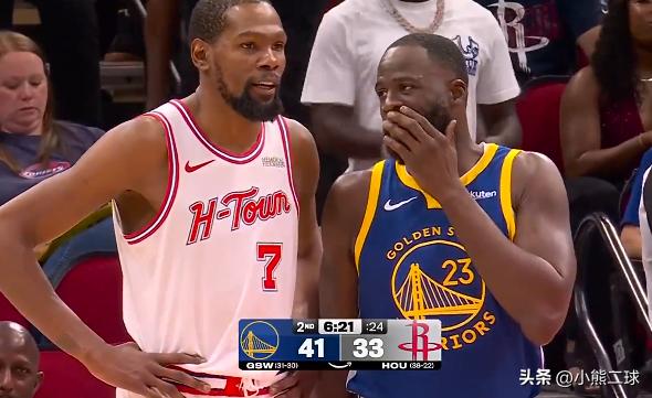 转播镜头捕捉到追梦捂嘴与杜兰特交流，后者表情轻松，猜猜说了啥？杜兰特超话 哈登生