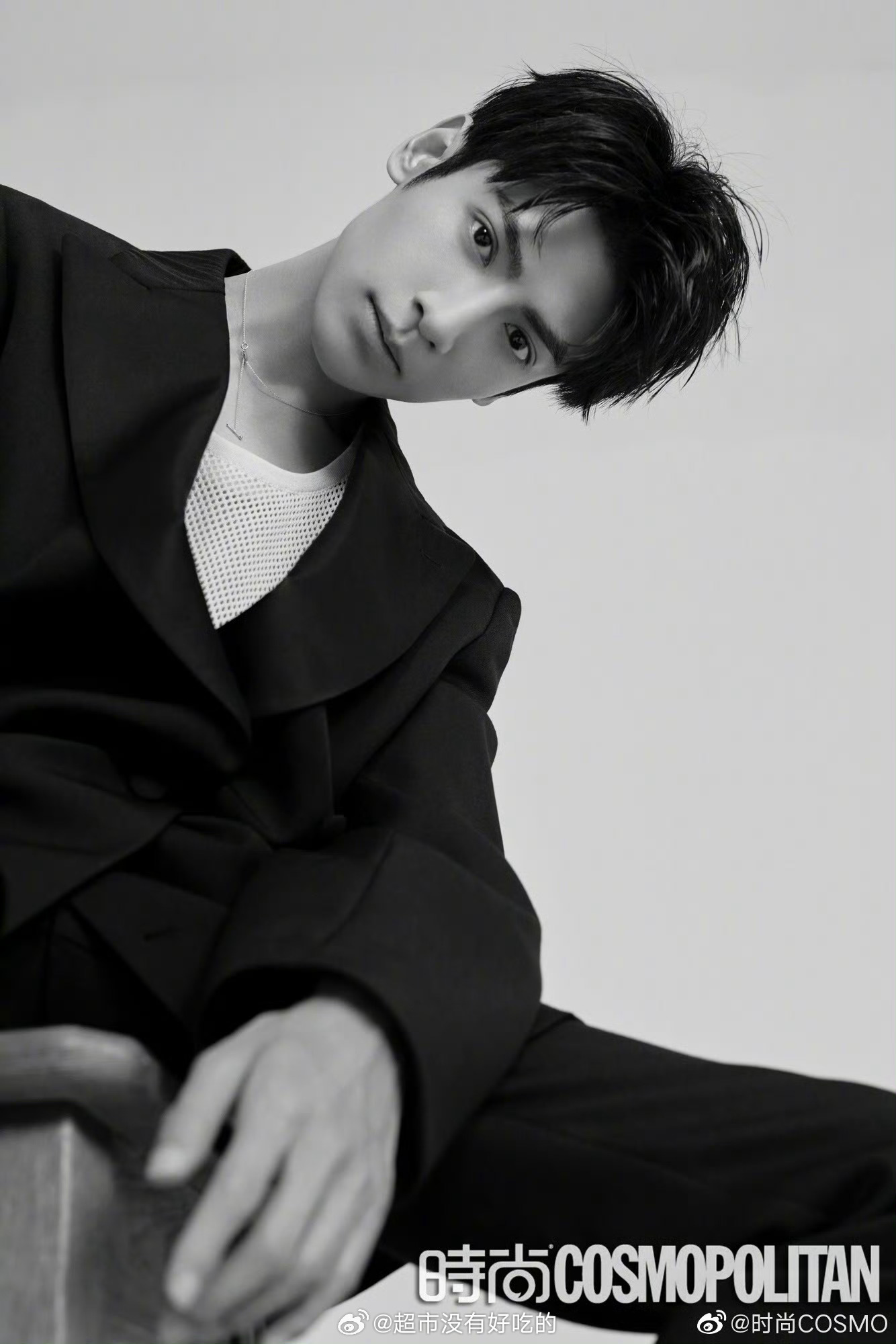 19年cosmo杂志对罗云熙的评价“好像恰逢在某个伟大演员的青年时代。”杂志比粉