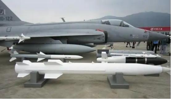 伊朗局势未平，欧洲巴尔干半岛再起波澜，塞尔维亚总统武契奇的一次公开表态，让地区局