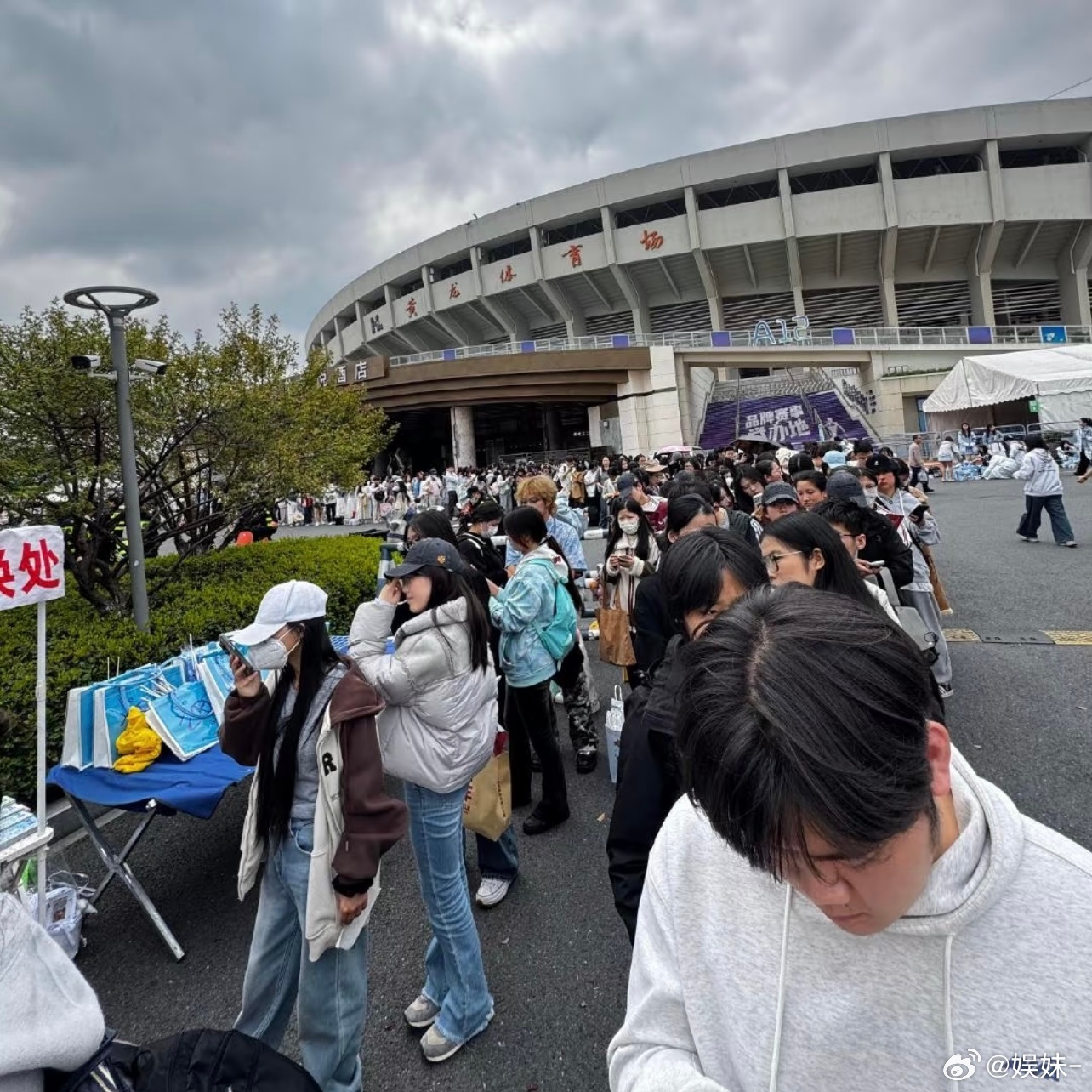 鞠婧祎 QQ音乐之夜应援，这么多男粉吗？ 