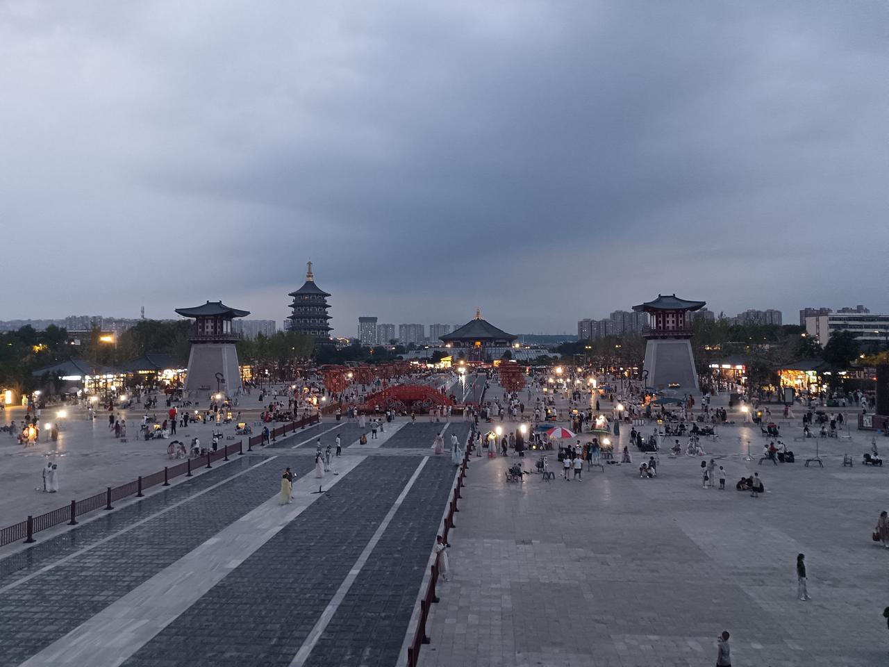 A：美国股市大涨小跌。
B：韩国股市大涨大跌。
C：印度股市小涨大跌。
如果这是