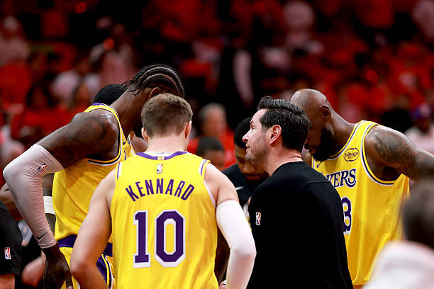 Dave：湖人队昨天全队放假，今天也没有安排投篮训练。“雷迪克和教练组做得很出色