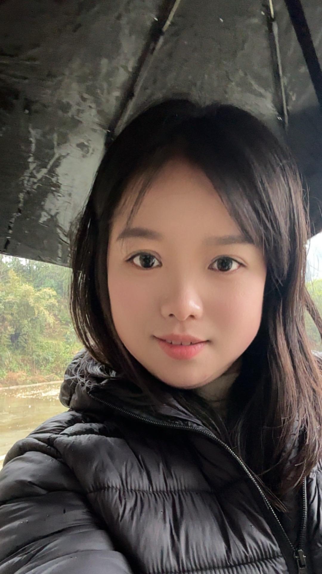 我不能像其他女子一样 ，不上班也有人养 ，我得努力赚钱 ，我怕没人爱 ...