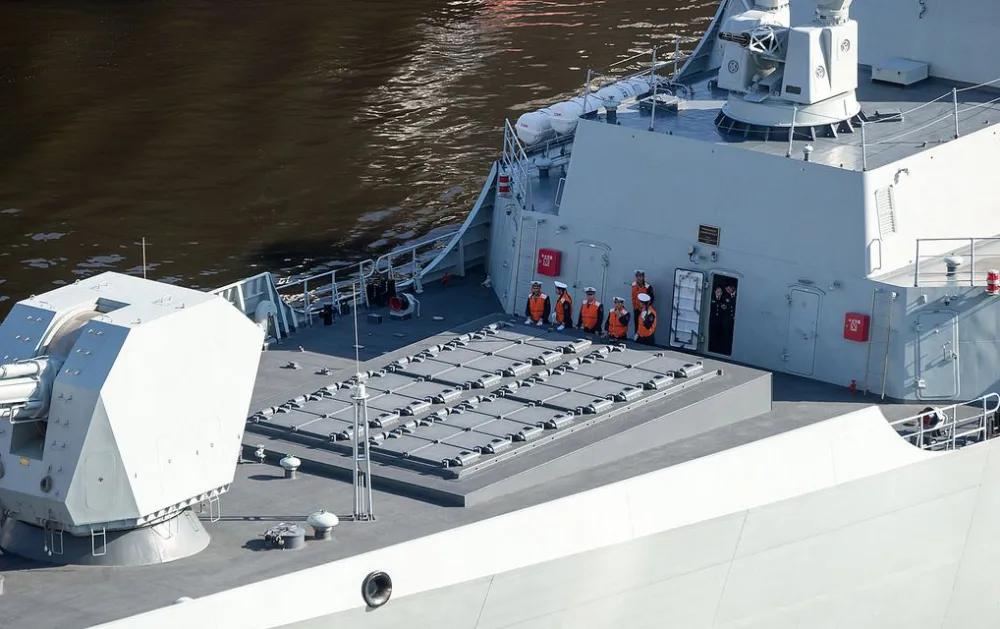 中国海军志存高远，不一定会看上改进型“海麻雀”这样“一坑4弹”，射程仅在50公里