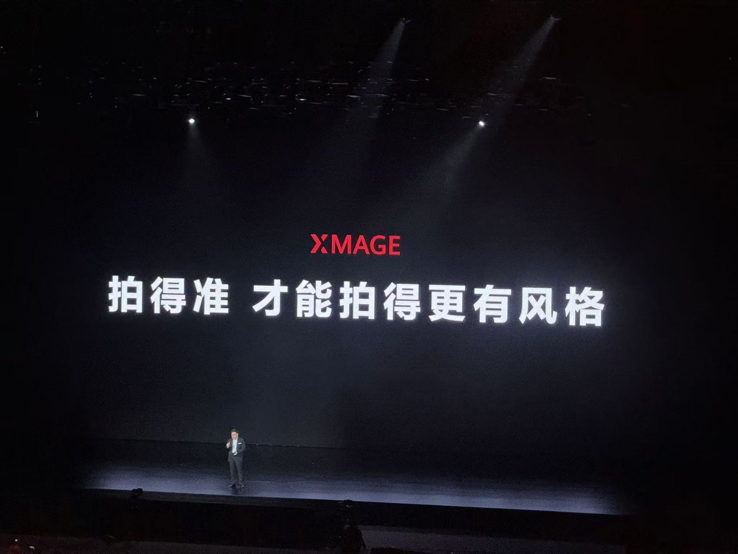 华为 Mate 70 系列这次在影像上又有黑科技了，整了个“红枫原色影像摄像头”