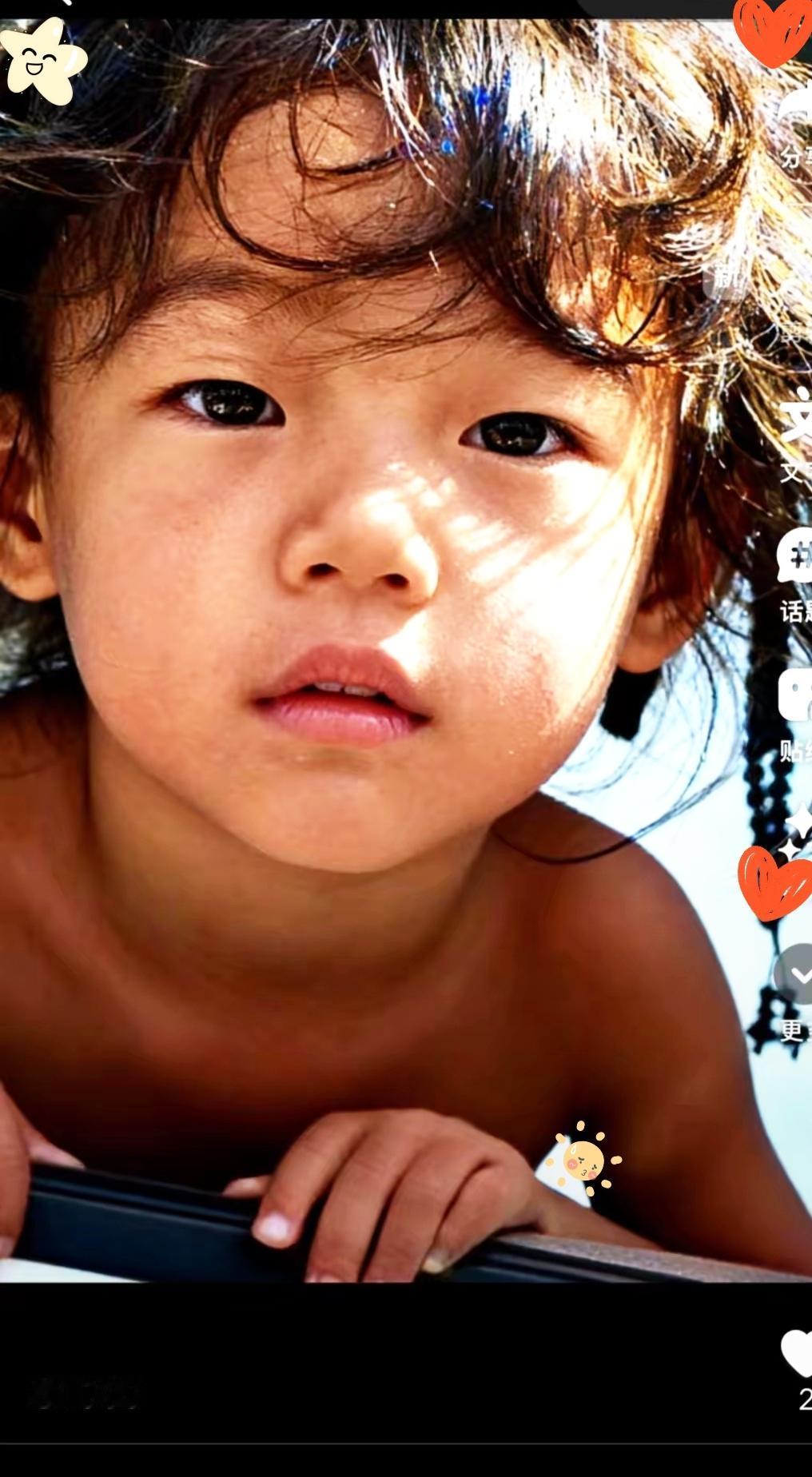 光喊“可怜”救不了孩子！刷到云南景区疑似求救的孩子，比起跟风转发心疼，我们更该懂