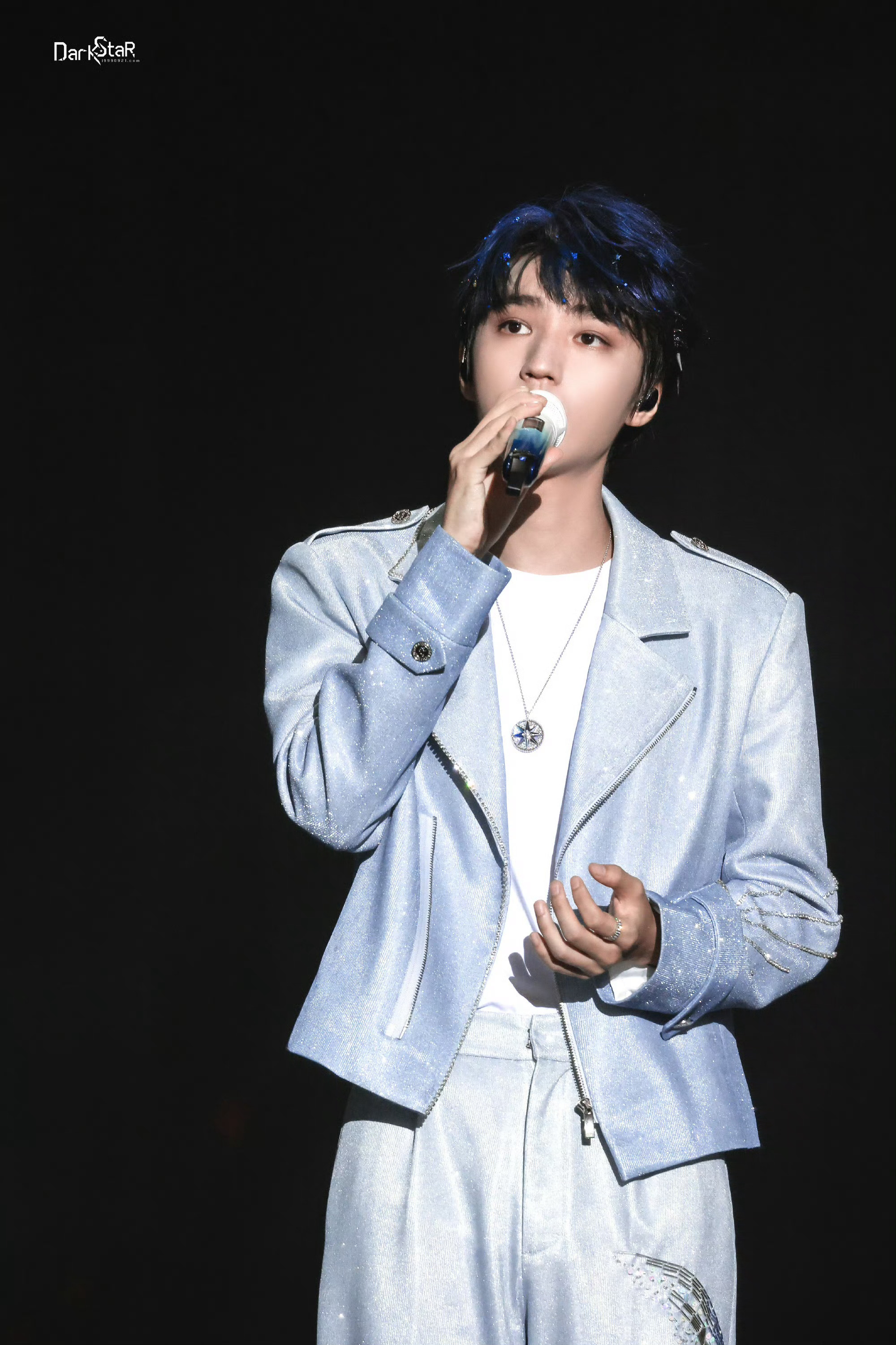 王俊凯积水卧蚕挡水 王俊凯独特的卧蚕超吸睛！五官精致耐看，气质干净又高级，舞台上