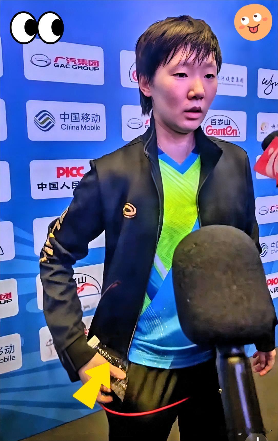 比金牌更圈粉！

王曼昱卫冕后带半瓶水离场
     细节见人品

全运会女单卫