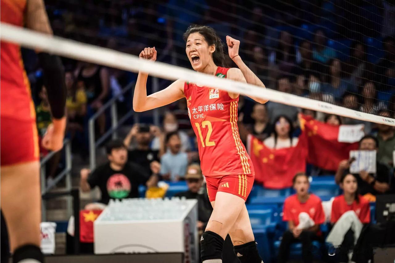 李盈莹与张常宁各项对比

进攻：目前李李盈莹略胜一筹
防守：张常宁略胜一筹
一传