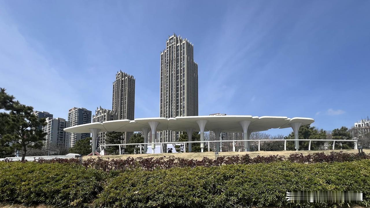 青岛海之恋公园，位于崂山区东海东路52号，去青岛大学西院办事途经这里，因喜欢这里