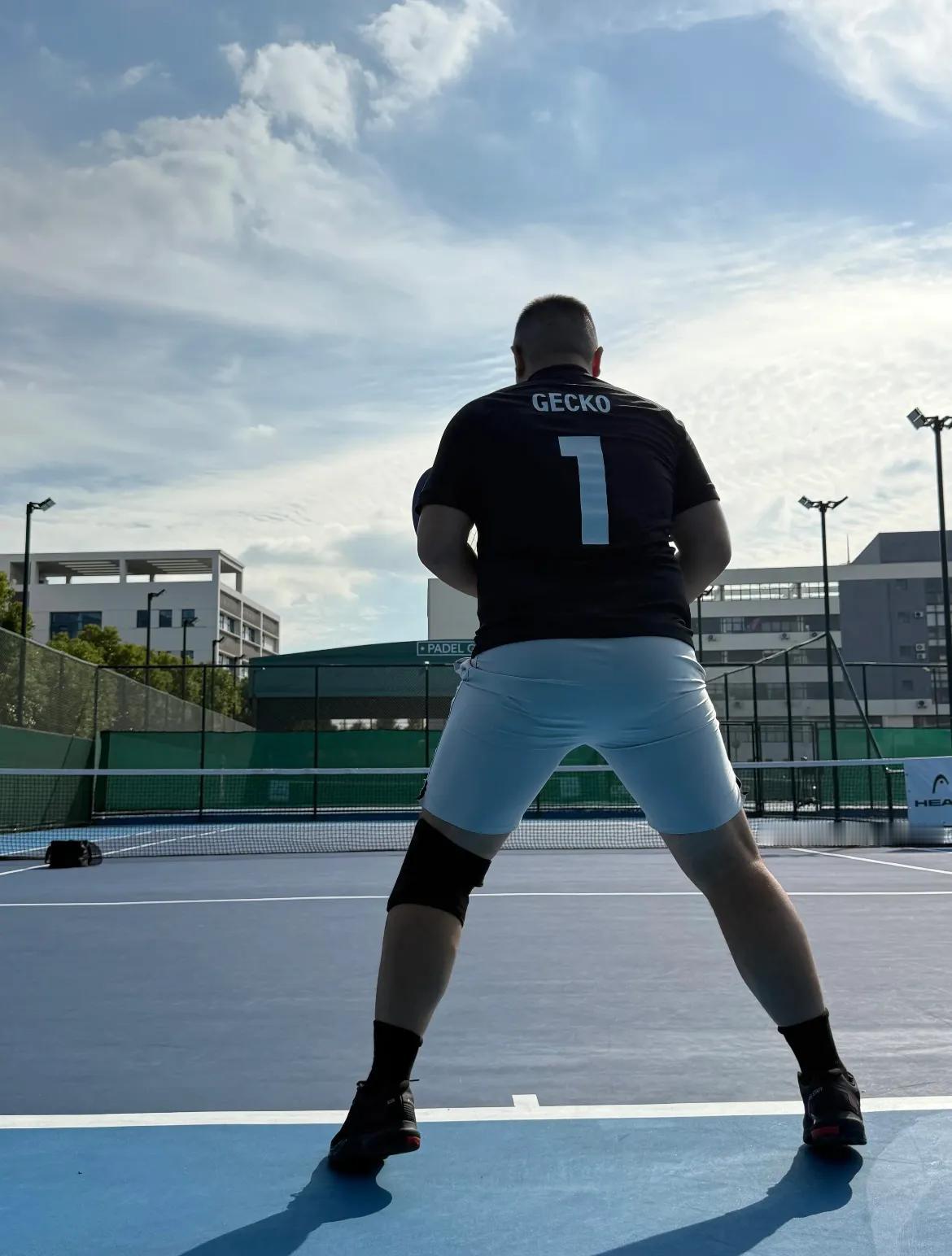 挥拍瞬间，汗水与激情交织！🎾💪