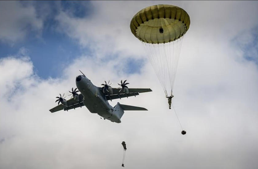 英媒披露，为削减国防开支，英国陆军精锐的伞兵团可能不再配备降落伞及进行跳伞训练。