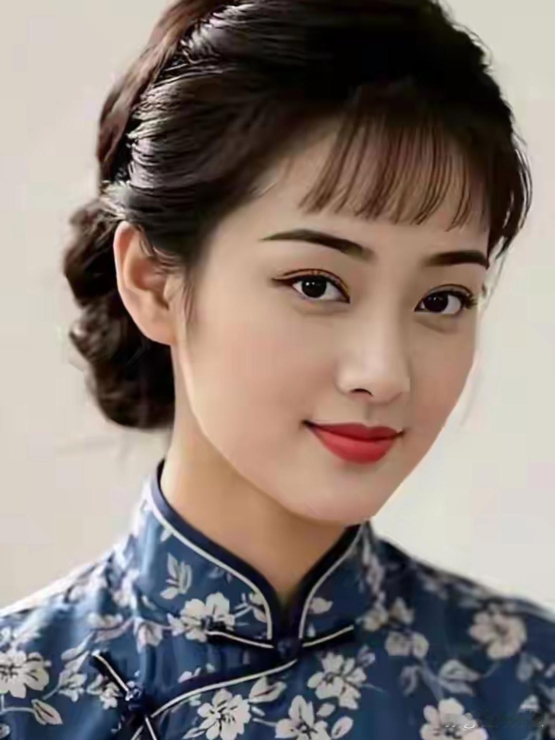 温婉优雅的东方美人，古典旗袍韵味十足。