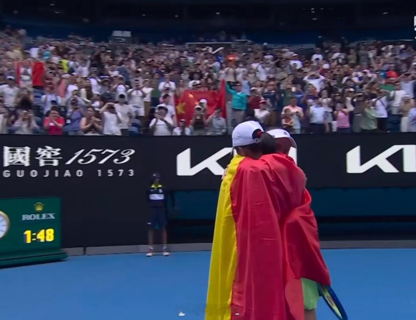 恭喜张帅/梅尔滕斯！感动🥹张帅组合夺澳网女双冠军张帅时隔七年再夺澳网女双冠军网