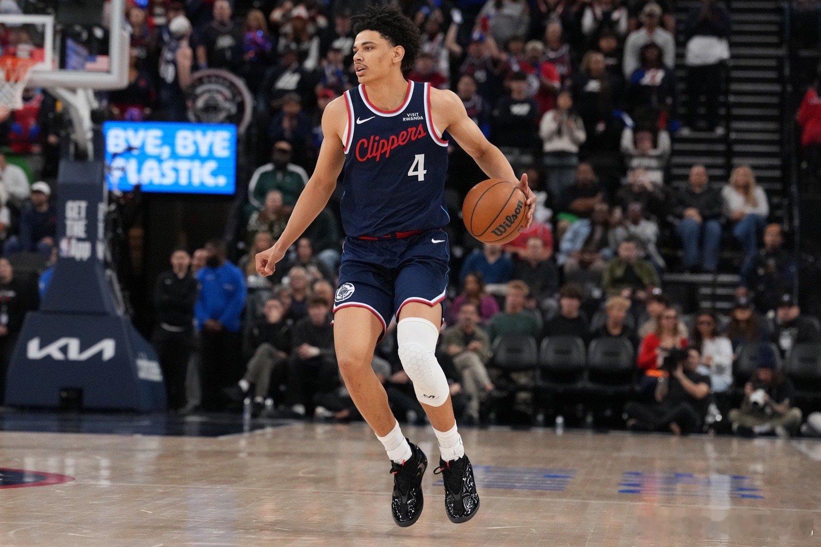 桑德斯生涯之夜——比赛的 x 因素作为快船本赛季新秀，桑德斯牢牢抓住了球队伤病的