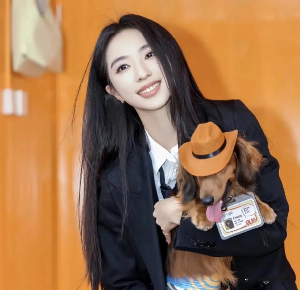 我终于知道很多人的焦虑和压力是哪里来的了，因为一个人被物质富养还不够，她的精神还