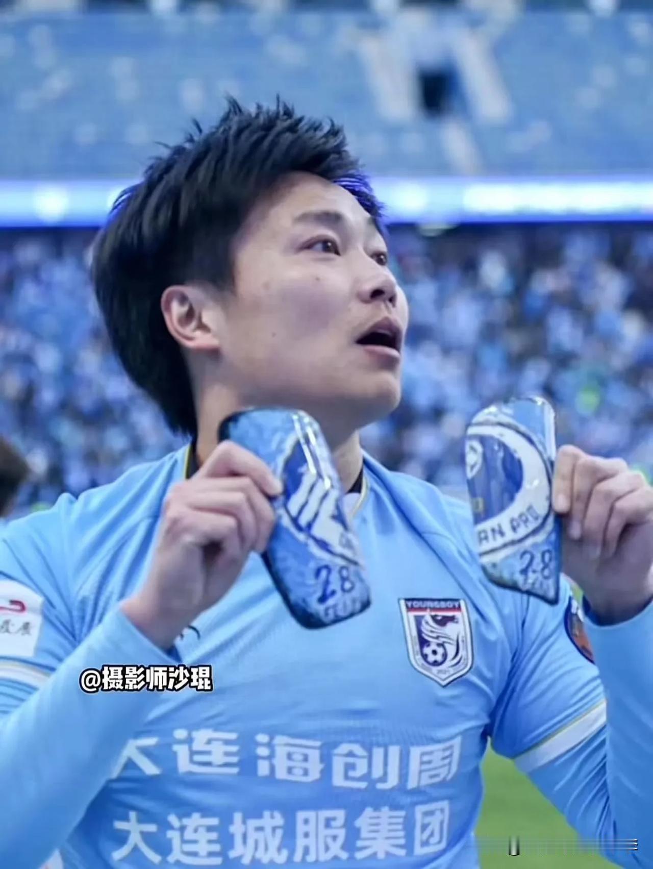 大连英博1:0拿下黑龙江冰城，四场比赛四个1:0，豪取四连胜[赞]
大连英博队的
