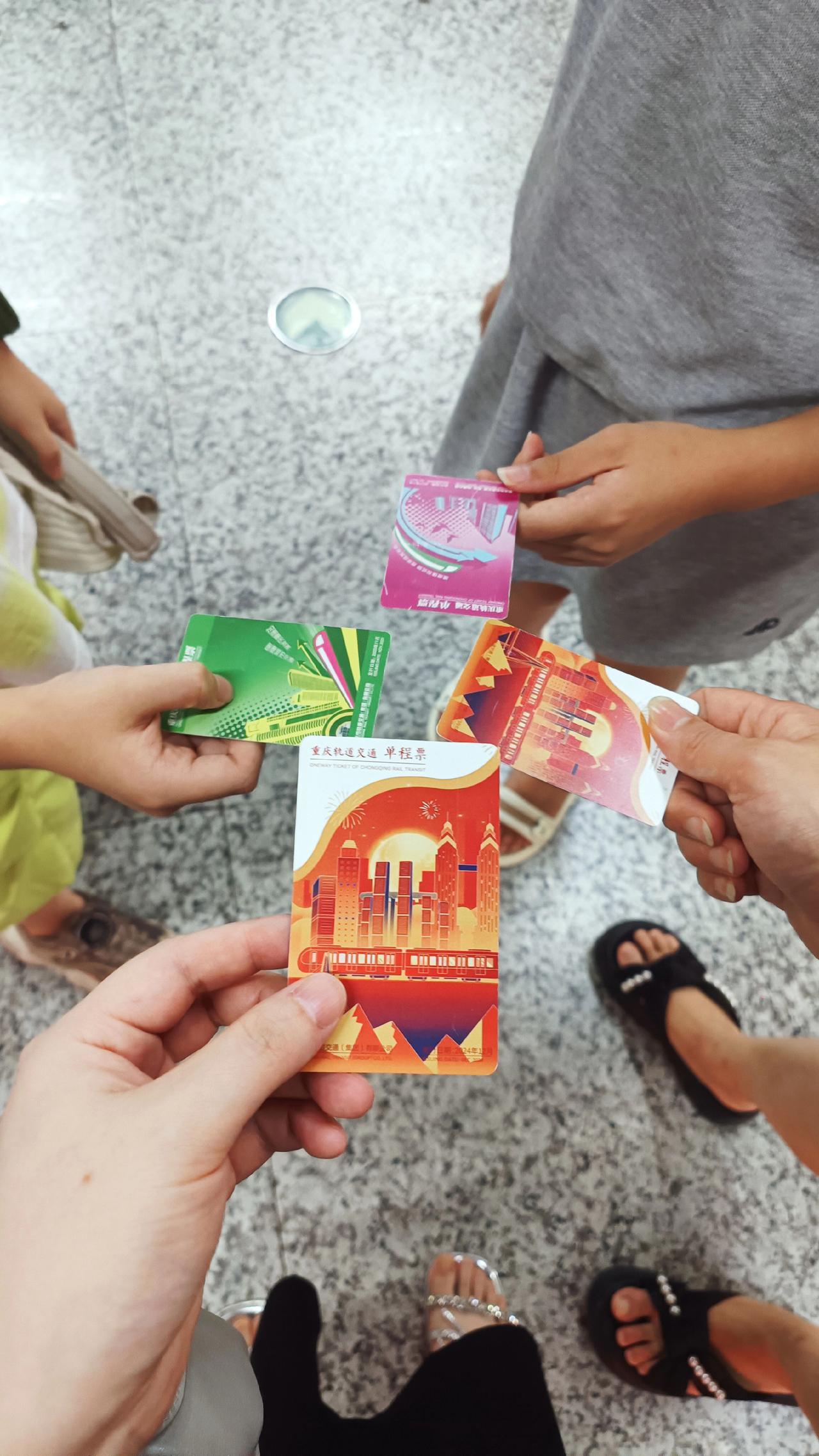 把儿子熬成了我的旅行搭子，重庆这个天气不是一般的火热🥵猫咖撸猫 拍照打卡