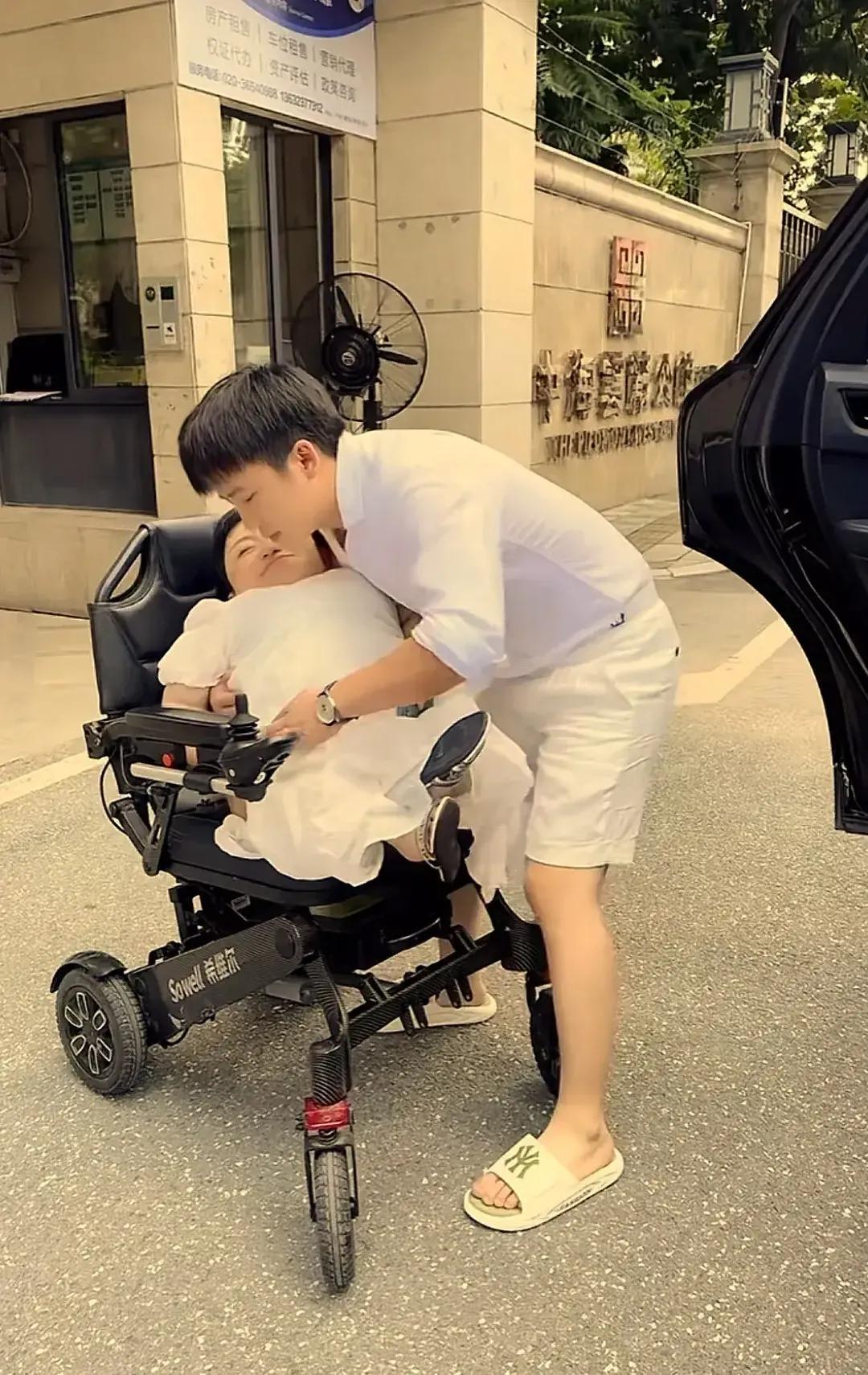 最近一段时间全网都在关注李喜梅和超级大帅哥大双的日常生活，确实很甜蜜很美满。其实