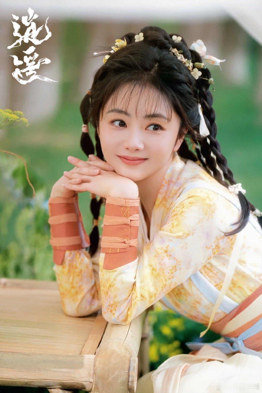 逍遥剧外比剧里更会 谭松韵侯明昊的春日同框太有感觉，完美延续剧里的甜蜜氛围，肖瑶