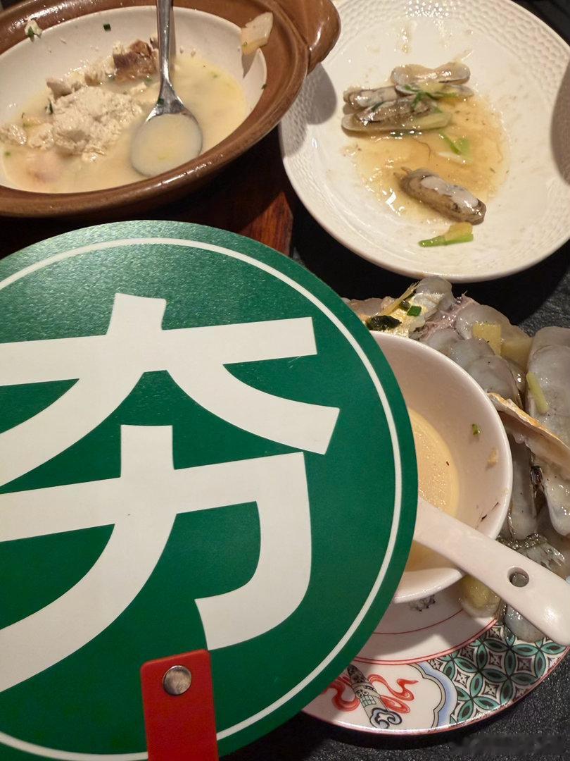 今天无意中打卡了一家江浙菜还挺好，自己不合时宜的试了试烤鸭鸭，果然是最差的，什么
