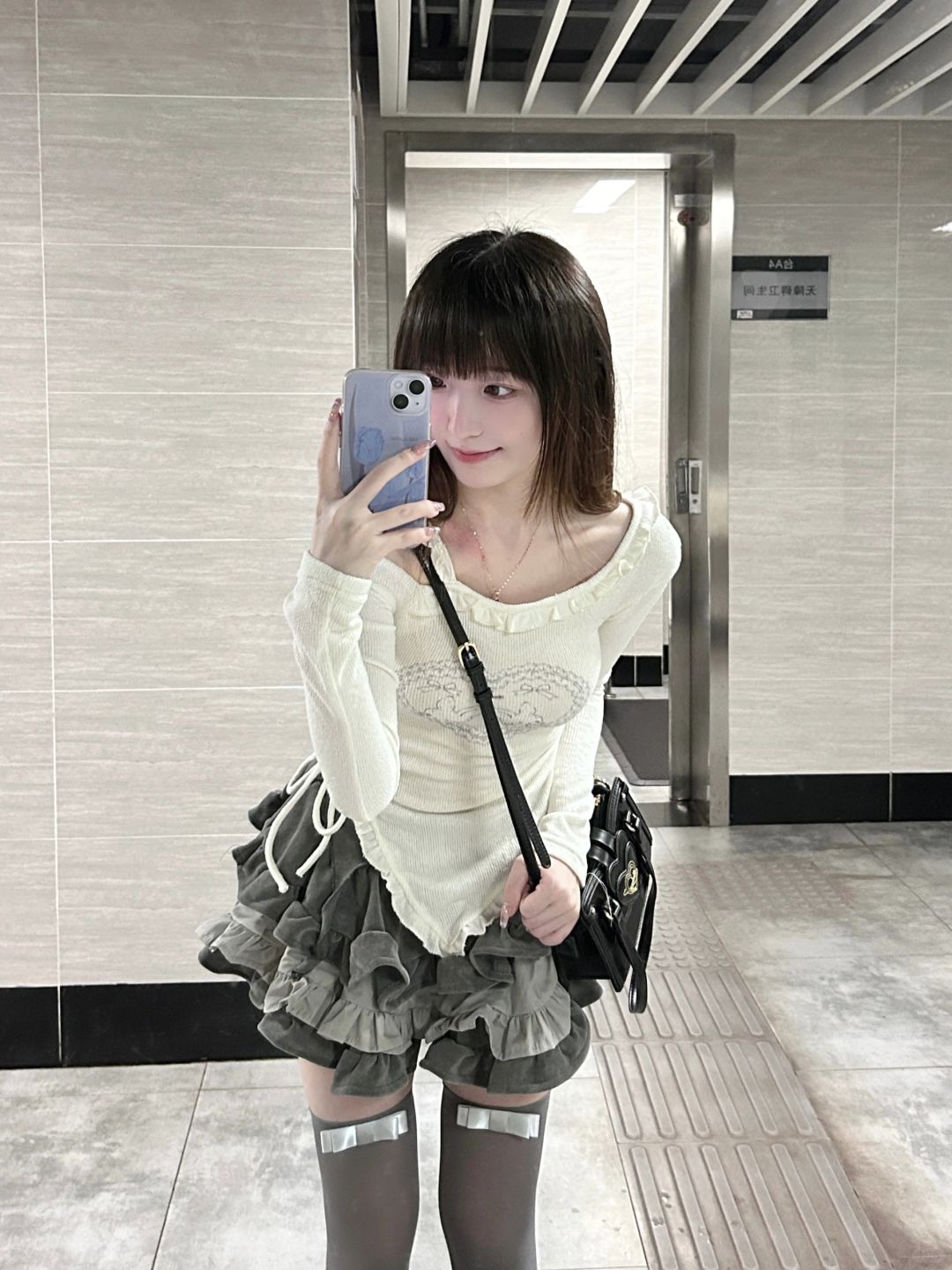 地铁对镜年度9图˵＞𖥦＜˵