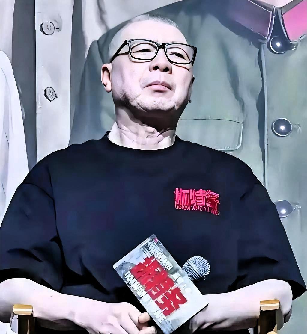 冯小刚这人，有个隐藏技能，比拍电影还稳。

不是导戏。是选人。选一个，折一个。