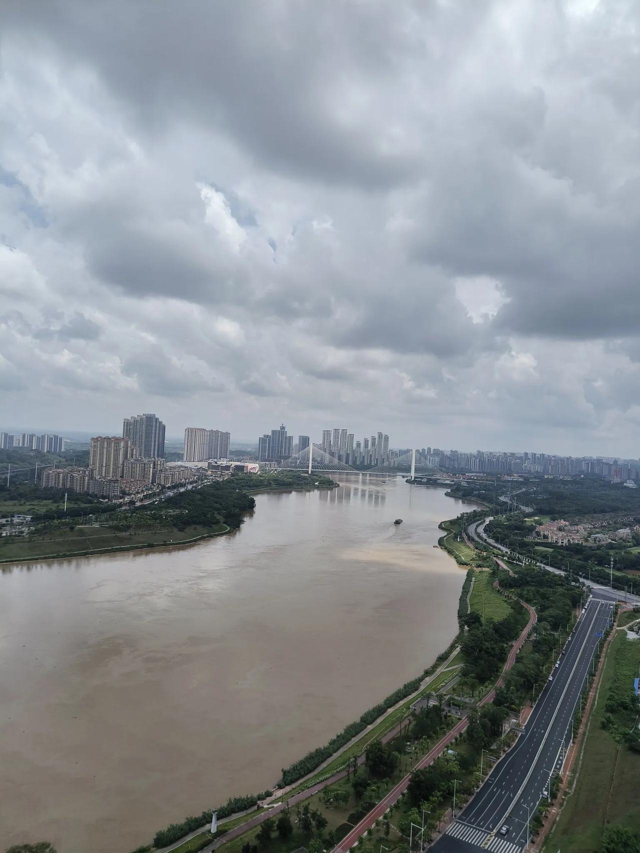 岁岁风调雨顺，请赐下联