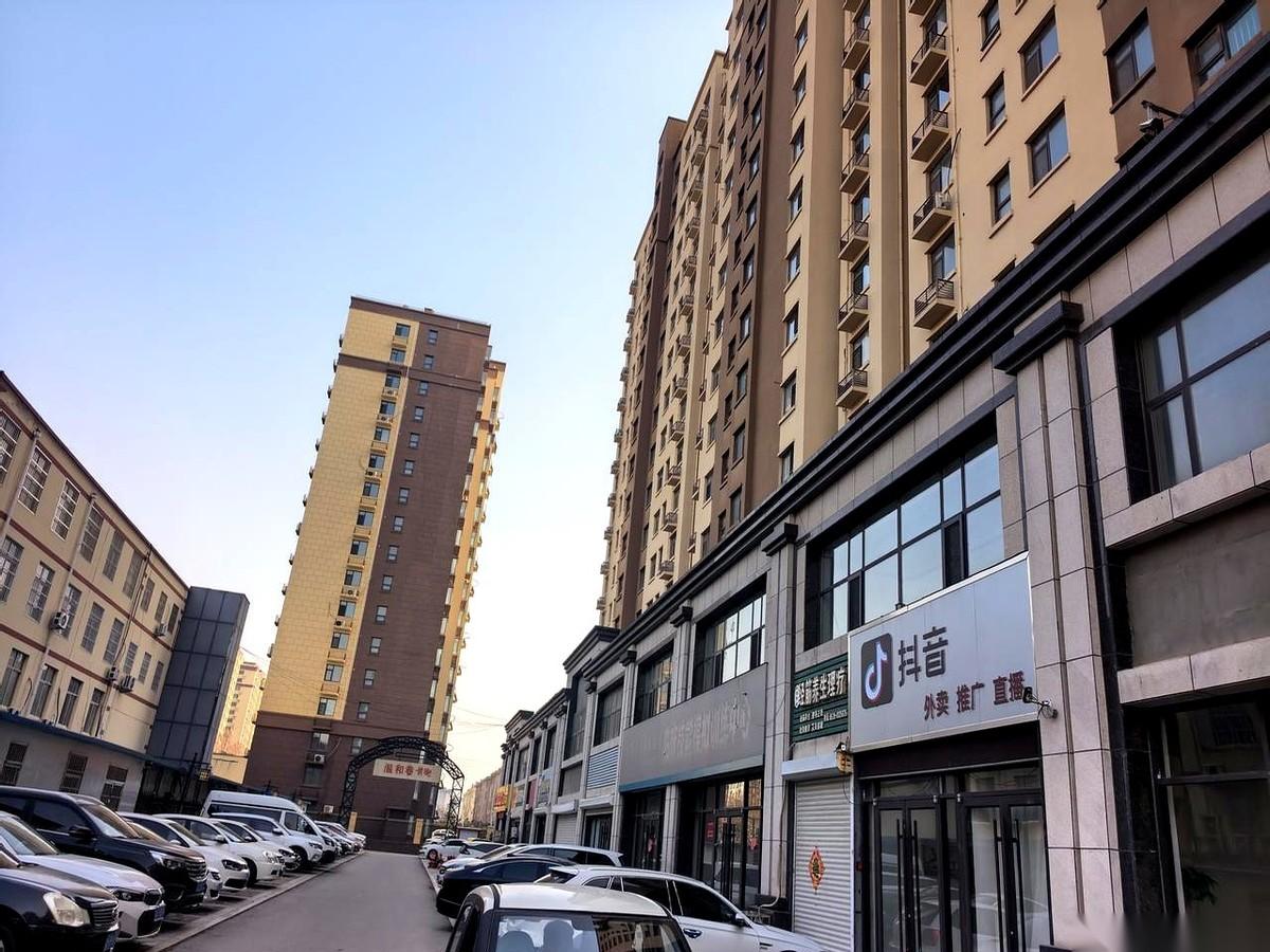 就赌它拆不拆。
拆了，我这铺子原地起飞，坐着数钱。
不拆，就现在这鸟样，连个鬼影