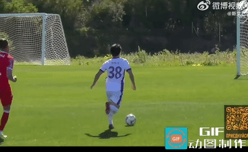 天津津门虎神秘试训的中国海外球员在热身赛中打偏一个单刀球。
天津津门虎在西班牙拉