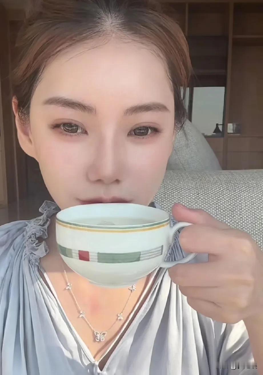 马筱梅，不会开车，因为小时候上学是爸爸开车送她，上大学都是爸爸送，爸爸说女孩子不