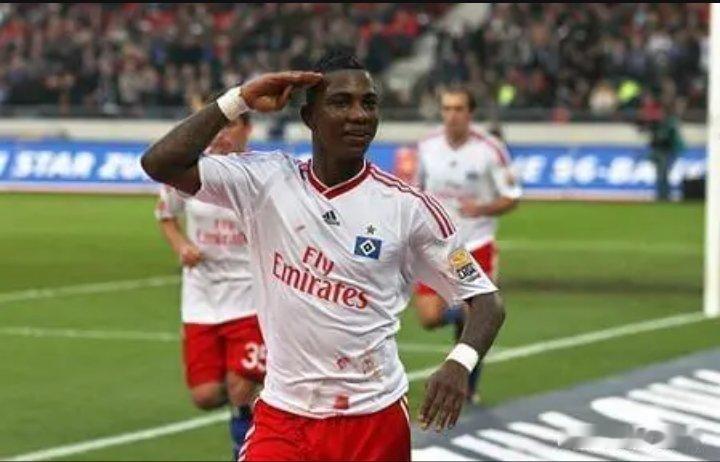 德甲处子赛季的埃利亚贡献了6粒进球和7次助攻，虽然因伤病的羁绊，存在高开低走的痕