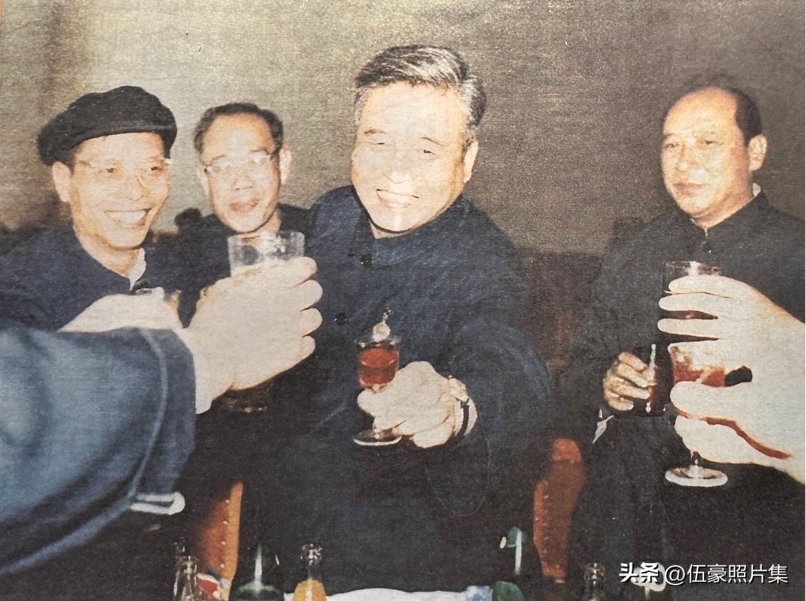 1984年10月16日，原子弹爆炸20周年庆功酒会上，时任核工业部第九研究院院长