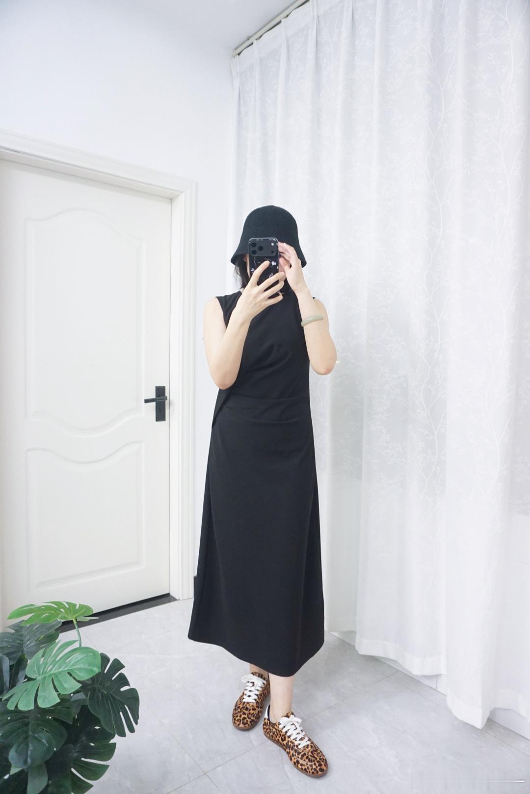 风衣 搭配 连衣裙也可以～侧面看蛮显瘦的！看不出来有120斤吧？ ​​​
