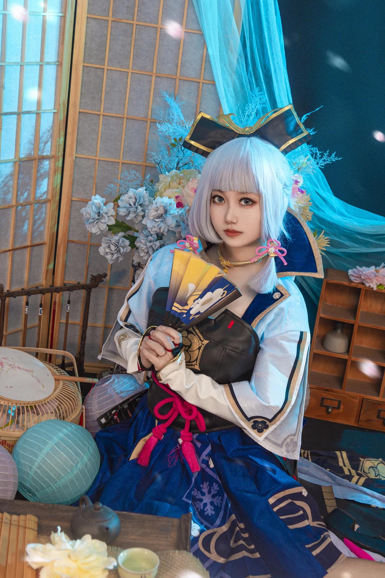 可爱的女孩子，无论手握什么武器，都想撒娇!  