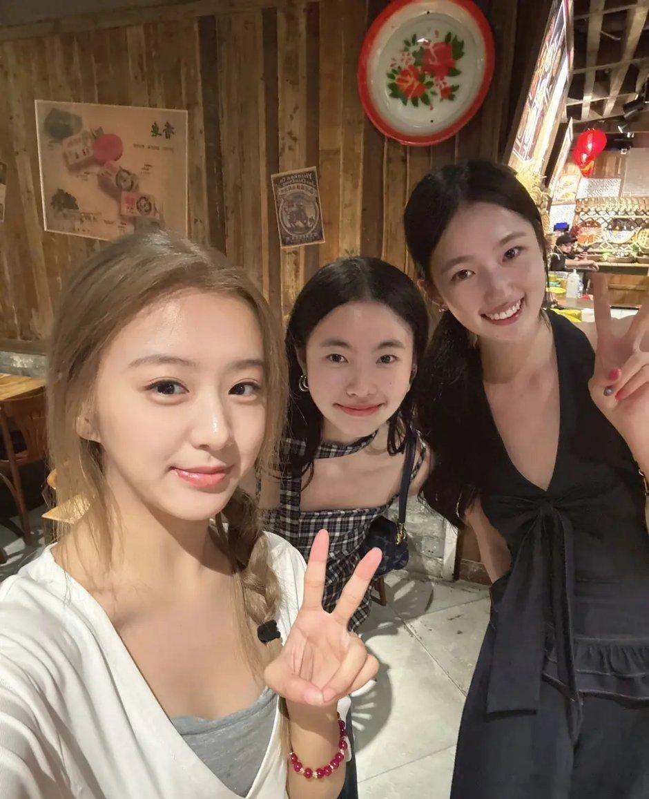 包包新发色，演员慎染黄毛 