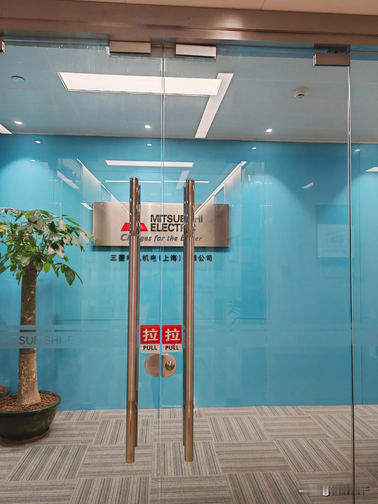 2月9日上午，大年三十，深圳福田中心区。
现在深圳的日企都这么卷了吗？大年三十还