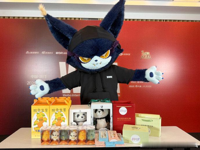 喵娲娲给BKPP送和叶花花玩偶 花叶双萌加持～喵娲娲暖心送礼，把治愈满满的熊猫玩