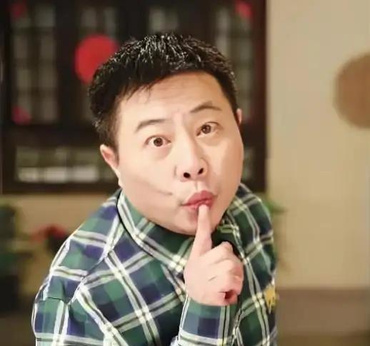 你敢信吗？
当年在春晚跳舞的人，后来靠一句“喝杯白酒，交个朋友”把湖南人逗得前仰