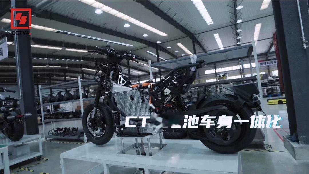 HORWIN号外定义真电摩中国电摩终于开始卷高端了  生在中国，长于世界。从一张