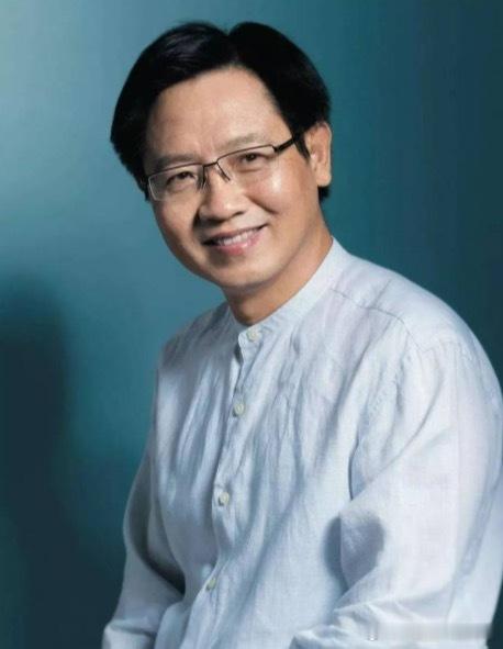 说到心理咨询师，国内的我只欣赏李子勋，可惜他已经去世了。 ​​​